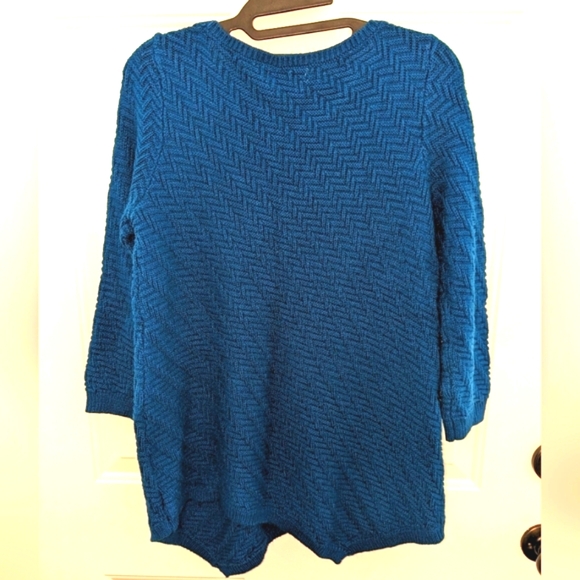 New York & Company knit sweater Medium Very soft. Beautiful Blue. 100% Acrylic. - Picture 8 of 10